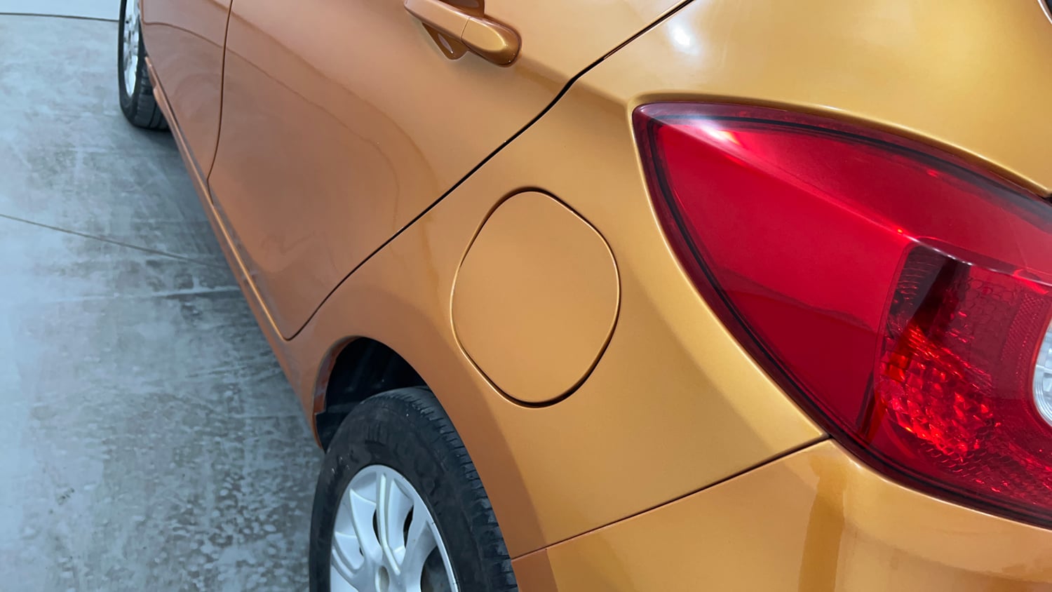 Used 2016 Tata Tiago Revotron XZ Petrol Manual dents MINOR DENT
