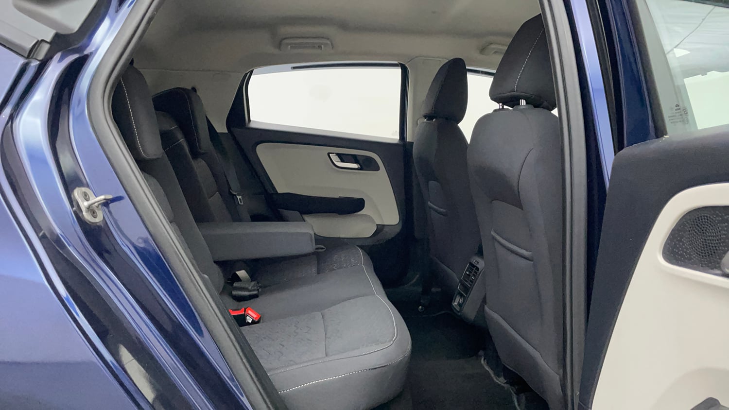Used 2025 Tata Altroz XZ Petrol Petrol Manual interior RIGHT SIDE REAR DOOR CABIN VIEW