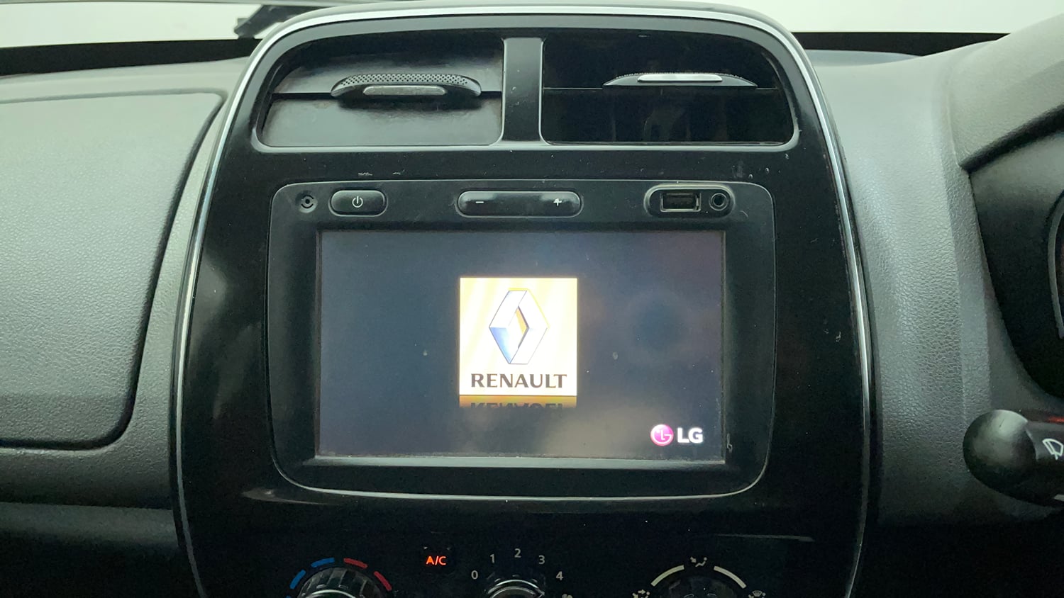 Used 2016 Renault Kwid 1.0 RXT Petrol Manual interior MUSIC SYSTEM & AC CONTROL VIEW
