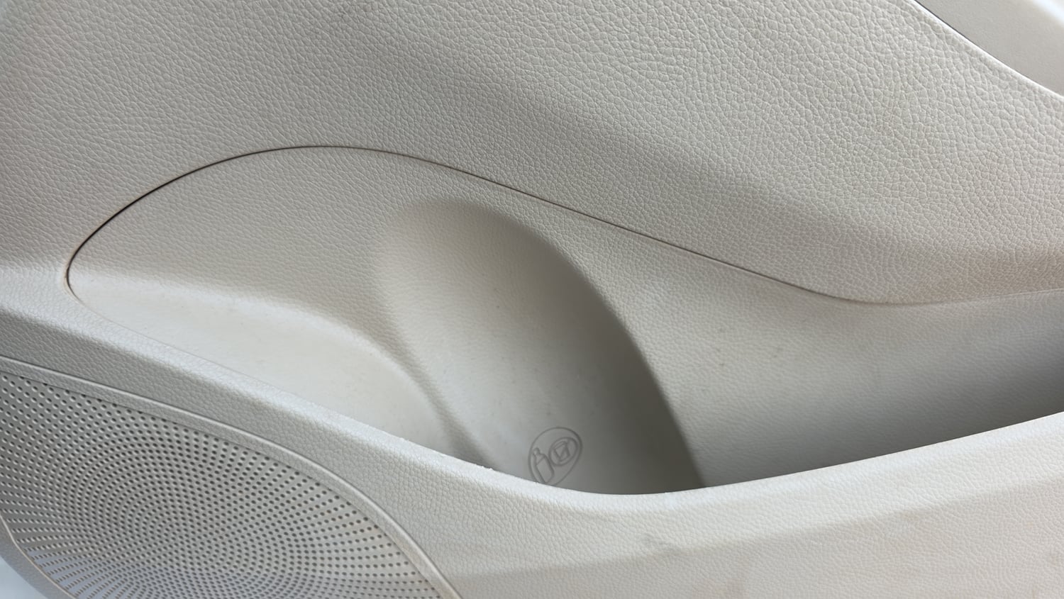 Used 2014 Hyundai Eon Era + Petrol Manual top_features Door pockets