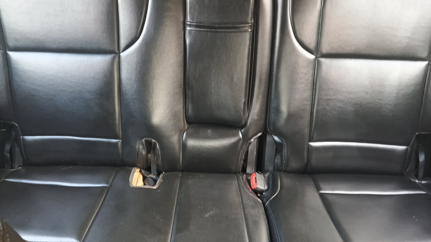 Used 2018 Mahindra XUV500 W9 Diesel Manual interior REAR SEAT CONDITION VIEW