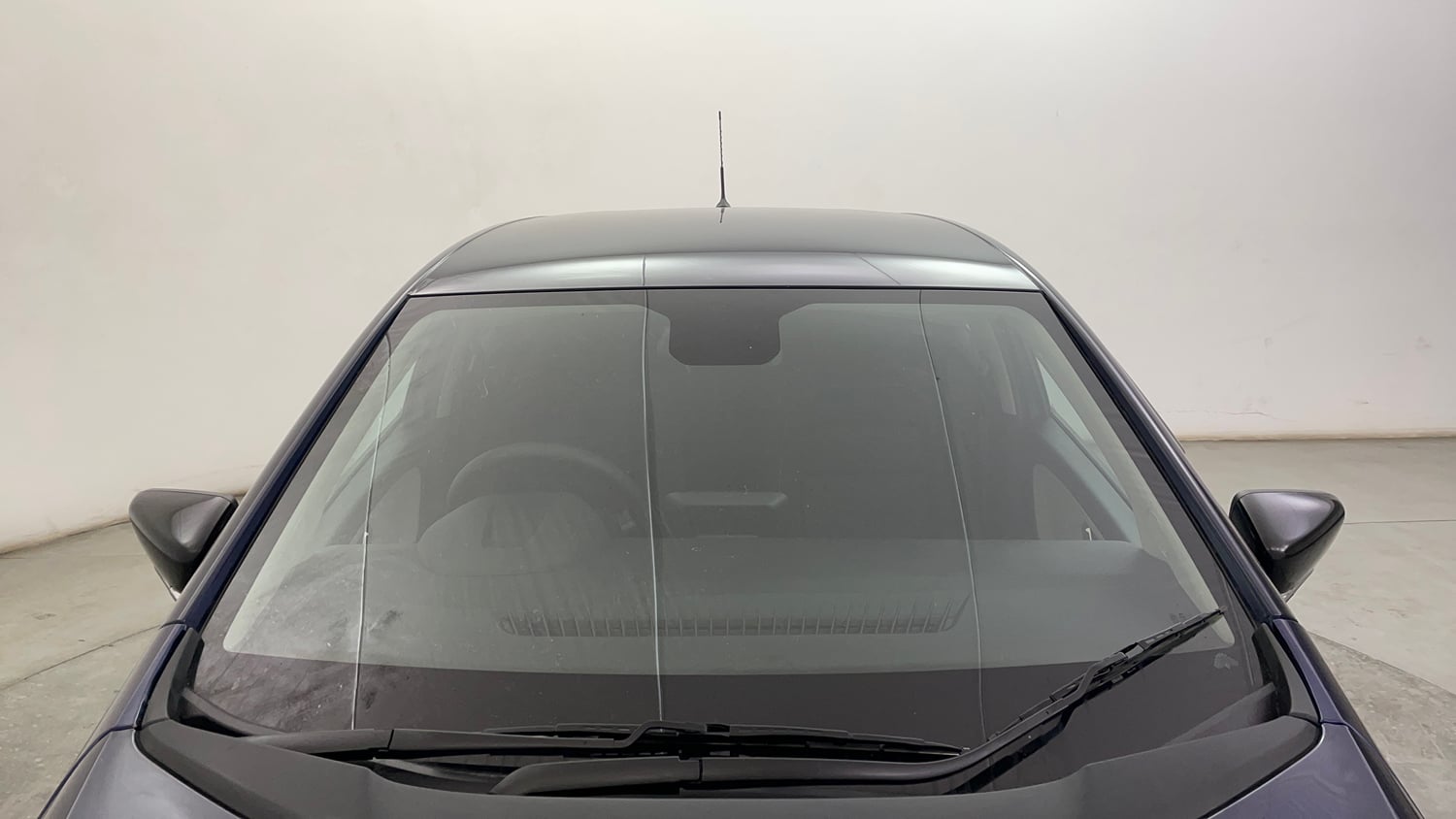Used 2025 Tata Altroz XZ Petrol Petrol Manual exterior FRONT WINDSHIELD VIEW