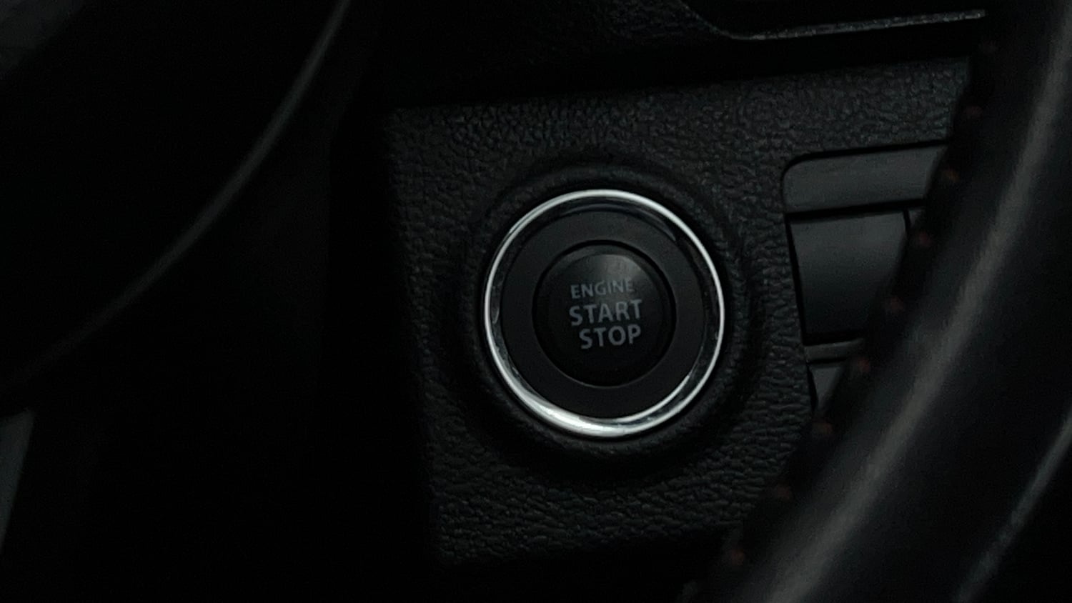 Used 2023 Maruti Suzuki Brezza Zxi Dual Tone Petrol Manual top_features Keyless start