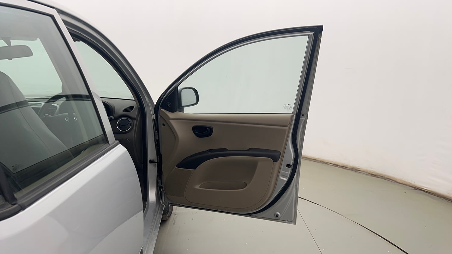 Used 2013 Hyundai i10 Era 1.1 iRDE2 Petrol Manual interior RIGHT FRONT DOOR OPEN VIEW