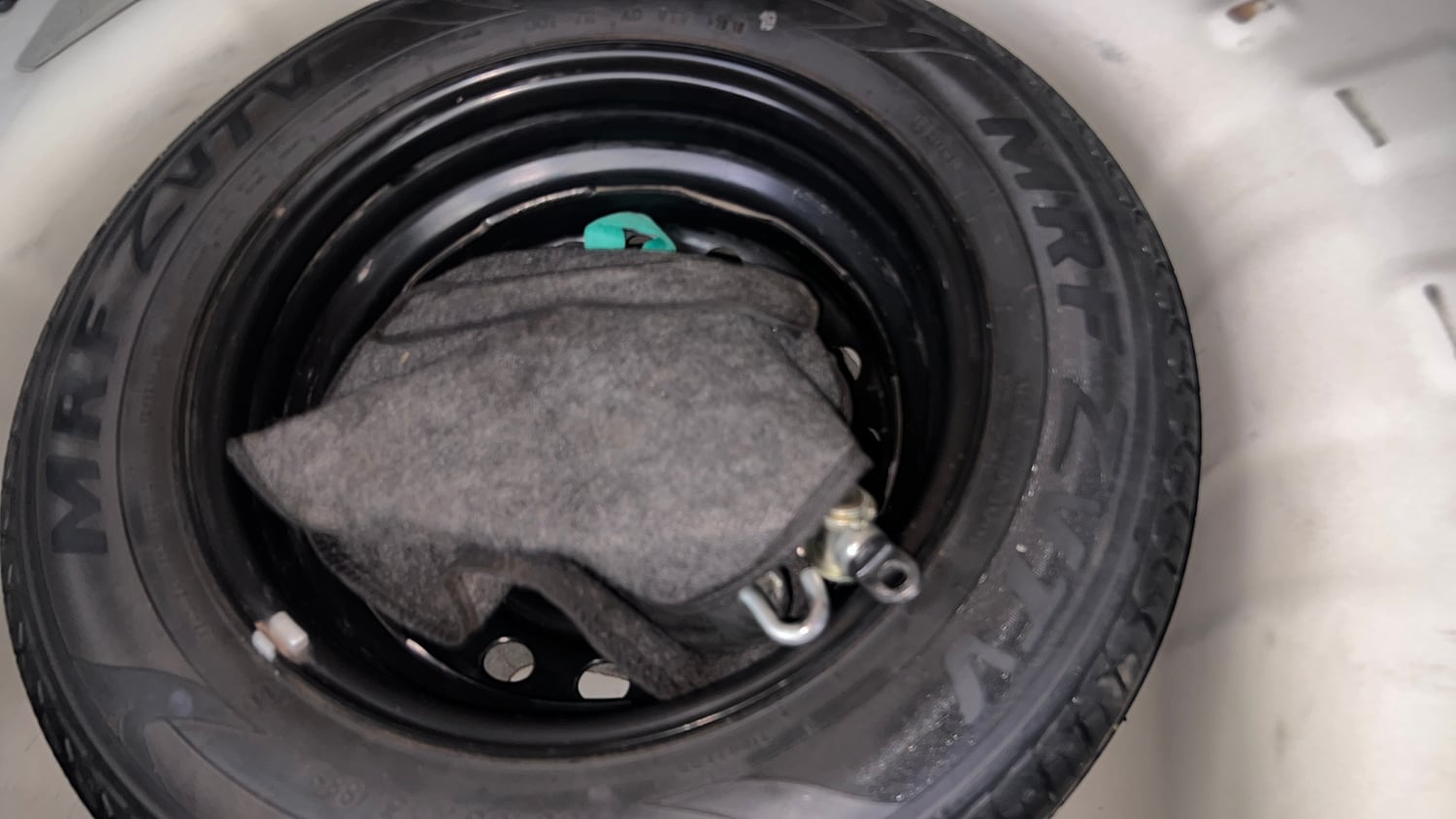 Used 2018 Hyundai Elite i20 Asta 1.2 AT Petrol Automatic tyres SPARE TYRE VIEW
