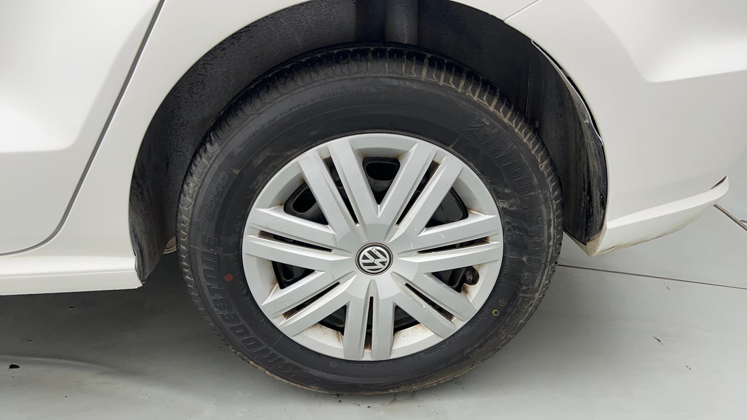 Used 2019 Volkswagen Ameo  1.0 Trendline Petrol + CNG(Outside Fitted) Petrol+cng Manual tyres LEFT REAR TYRE RIM VIEW