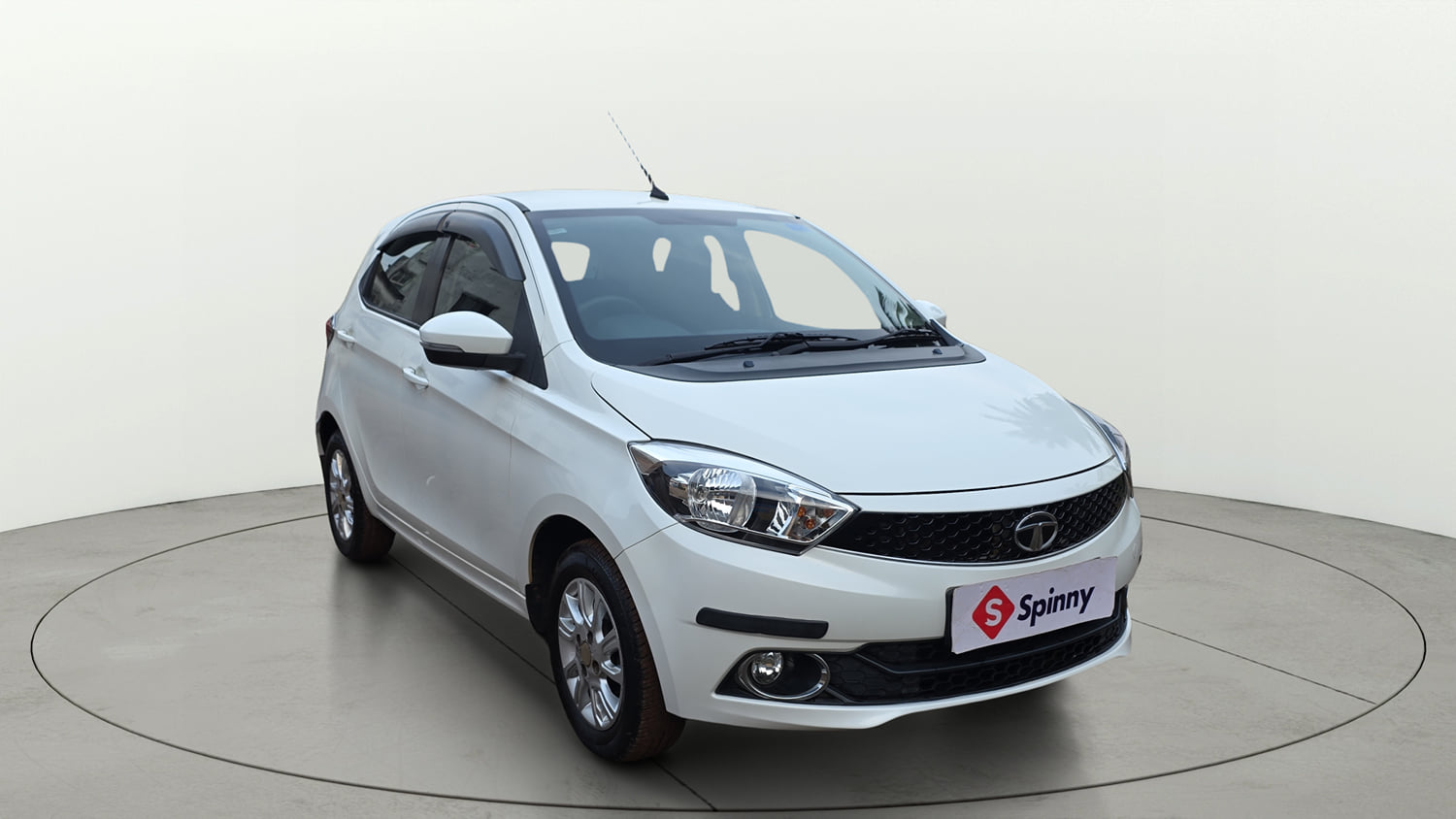 Used 2017 Tata Tiago Revotron XZ Petrol Manual exterior RIGHT FRONT CORNER VIEW