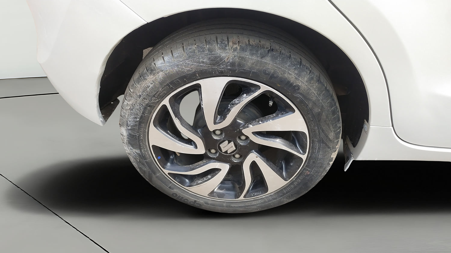Used 2021 Maruti Suzuki Baleno Zeta Petrol Manual tyres RIGHT REAR TYRE RIM VIEW