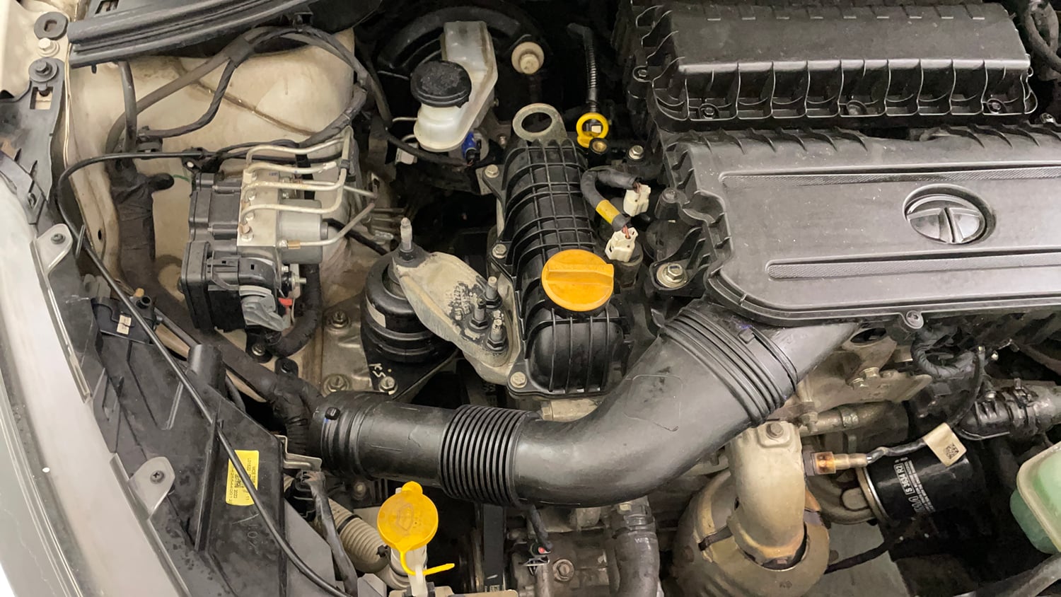 Used 2023 Tata Tiago XZ Plus Petrol Manual engine ENGINE RIGHT SIDE VIEW