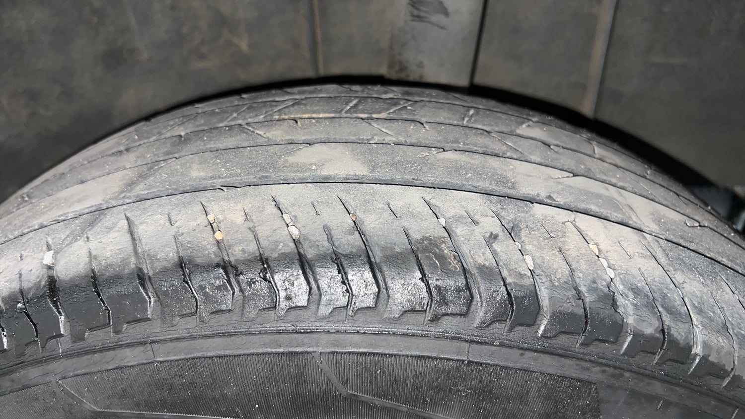 Used 2023 Renault Kiger RXZ Turbo CVT Petrol Automatic tyres LEFT REAR TYRE TREAD VIEW