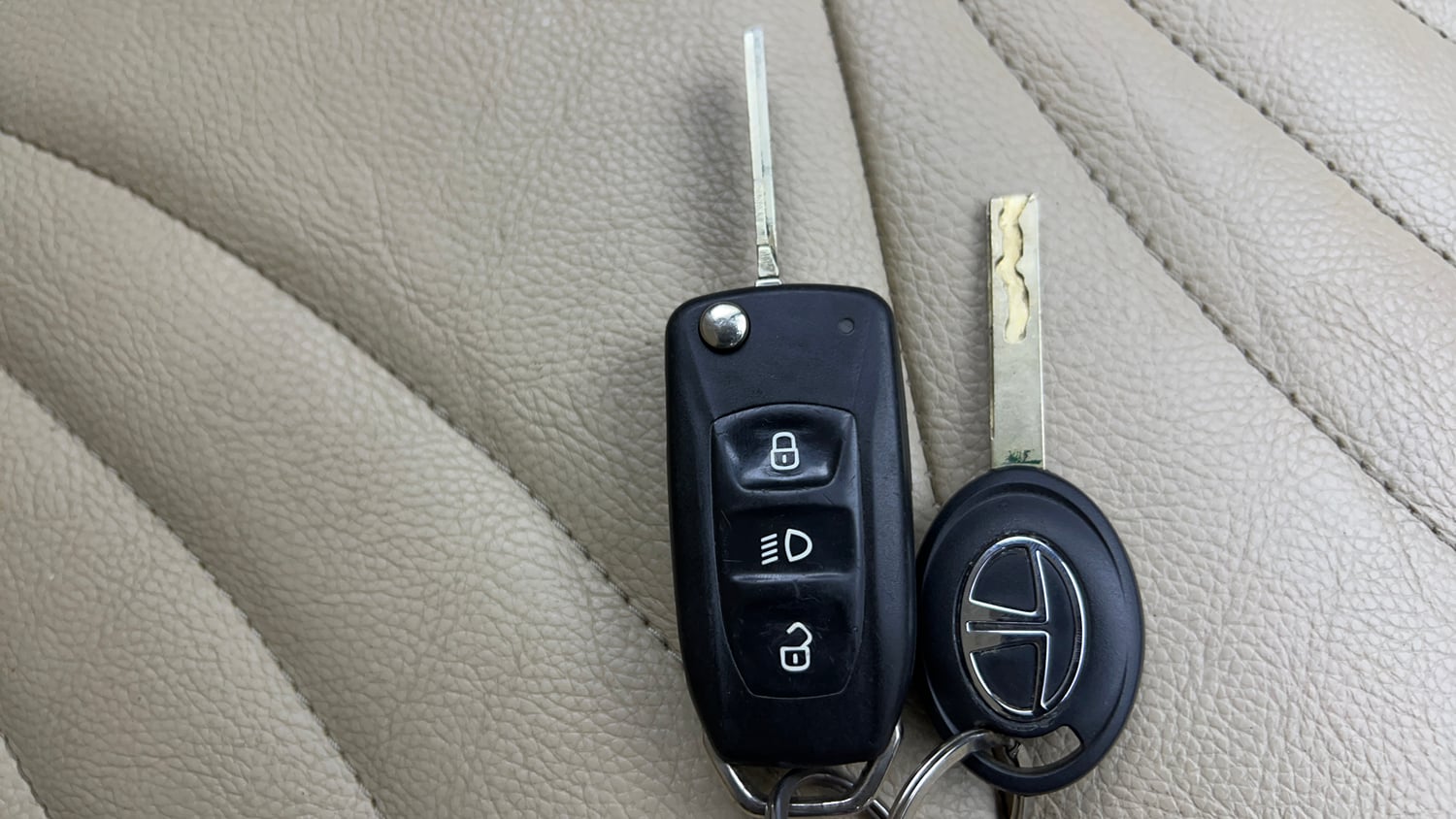 Used 2019 Tata Tiago Revotron XZA Plus Petrol Automatic extra CAR KEY VIEW