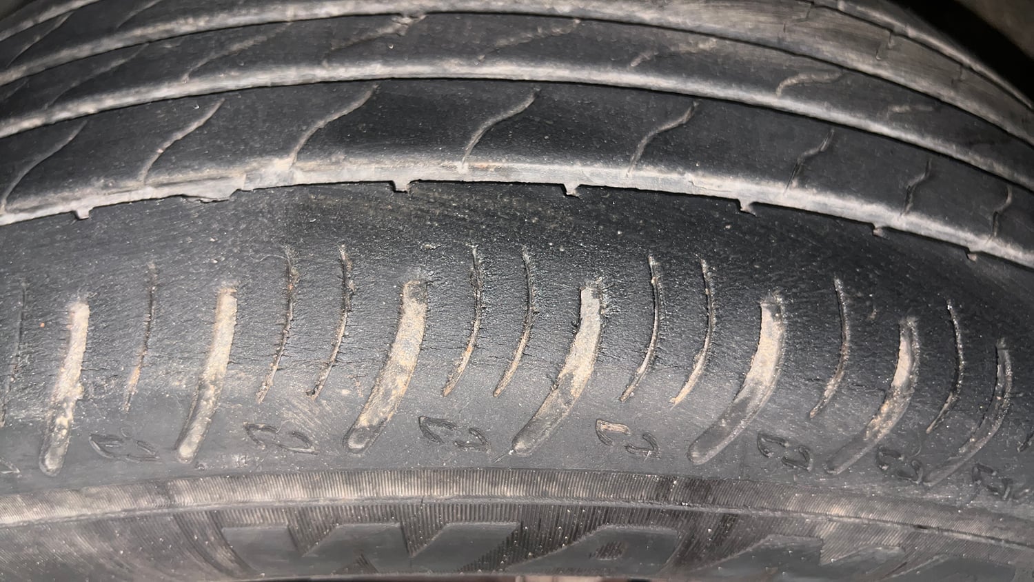 Used 2021 Renault Kiger RXT MT Dual Tone Petrol Manual tyres LEFT FRONT TYRE TREAD VIEW