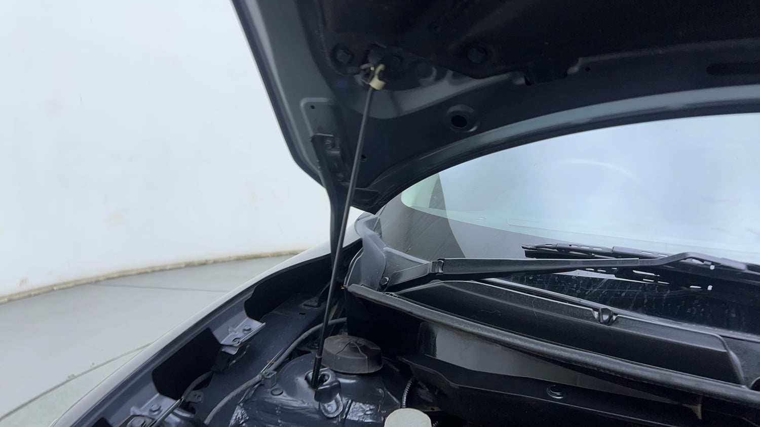 Used 2023 Maruti Suzuki Swift ZXi Plus AMT Petrol Automatic engine ENGINE RIGHT SIDE HINGE & APRON VIEW