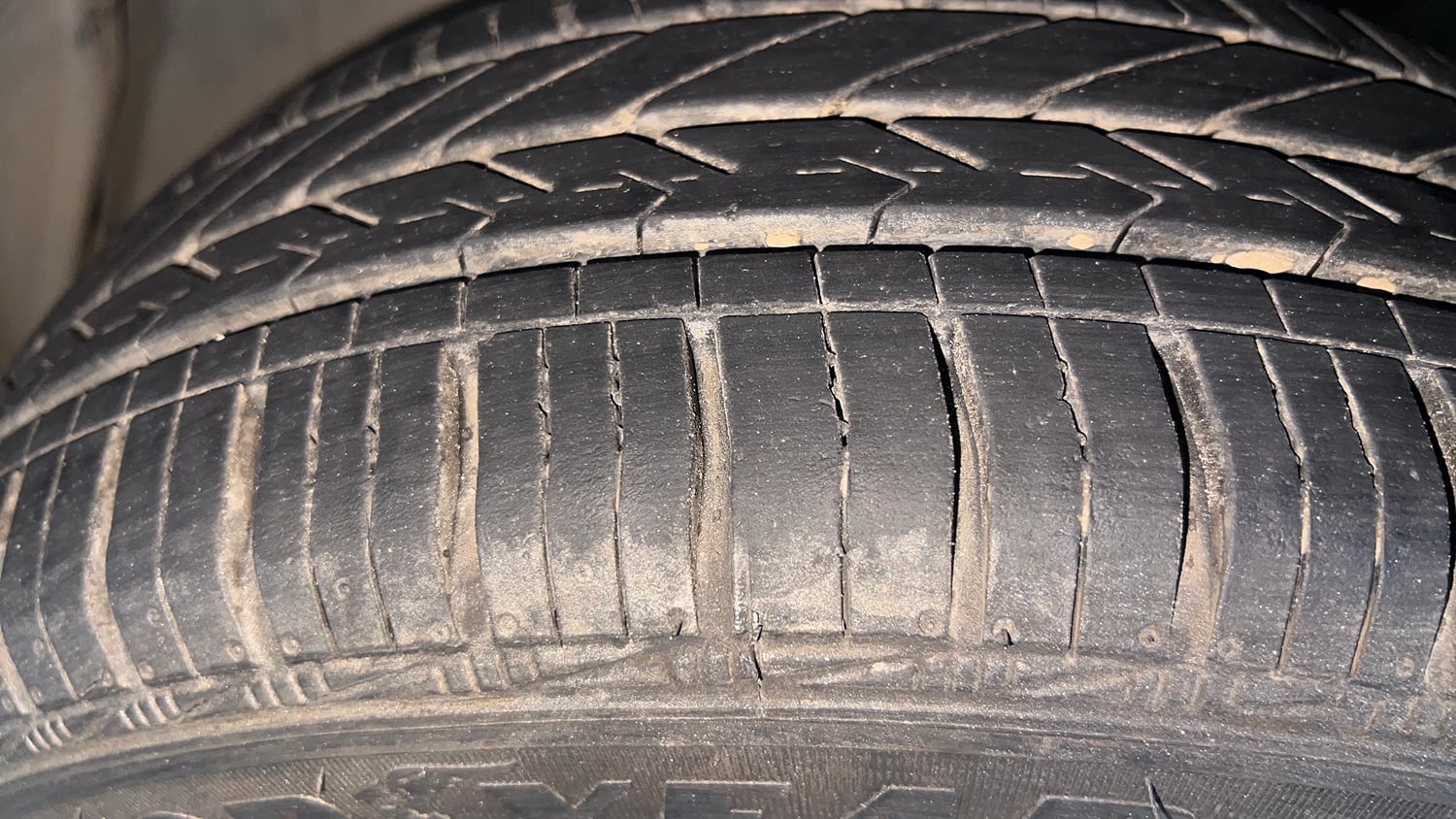 Used 2015 Honda Amaze 1.2 S i-VTEC Petrol Manual tyres LEFT FRONT TYRE TREAD VIEW