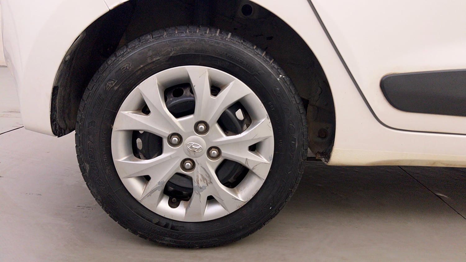 Used 2014 Hyundai Grand i10 Sportz 1.2 Kappa VTVT Petrol Manual tyres RIGHT REAR TYRE RIM VIEW