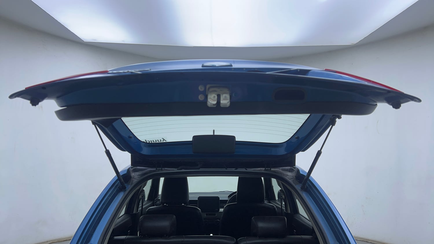 Used 2019 Maruti Suzuki Ignis [2017-2020] Zeta AMT Petrol Dual Tone Petrol Automatic interior DICKY DOOR OPEN VIEW