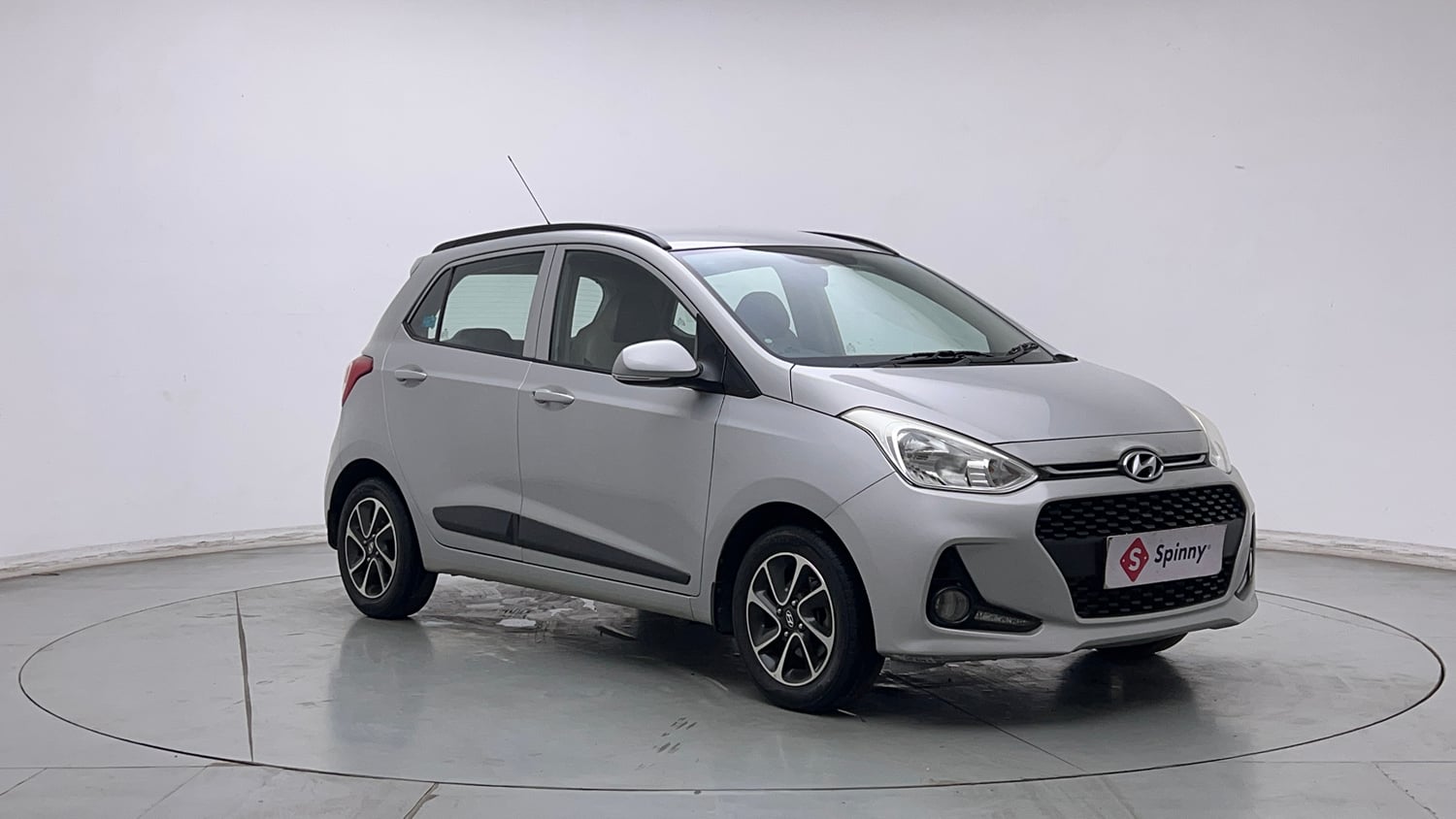 Used 2018 Hyundai Grand i10 Sportz (O) AT 1.2 Kappa VTVT Petrol Automatic exterior RIGHT FRONT CORNER VIEW