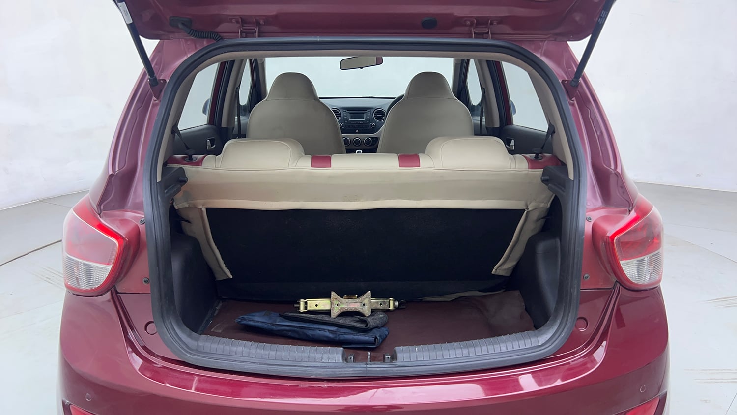 Used 2015 Hyundai Grand i10 Sportz 1.2 Kappa VTVT Petrol Manual interior DICKY INSIDE VIEW