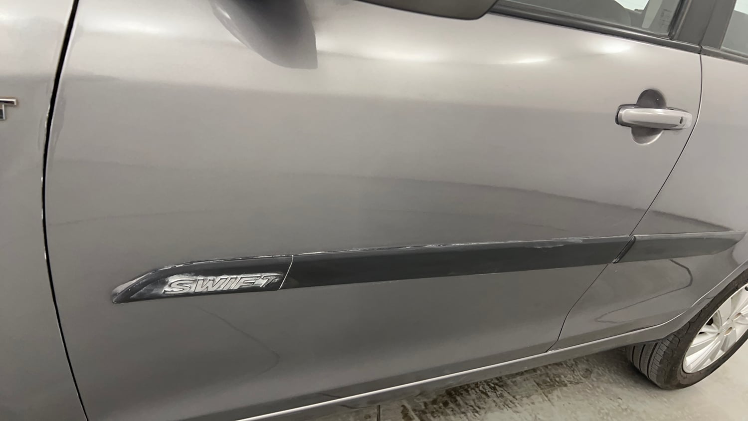 Used 2016 Maruti Suzuki Swift ZXi Petrol Manual dents MINOR SCRATCH