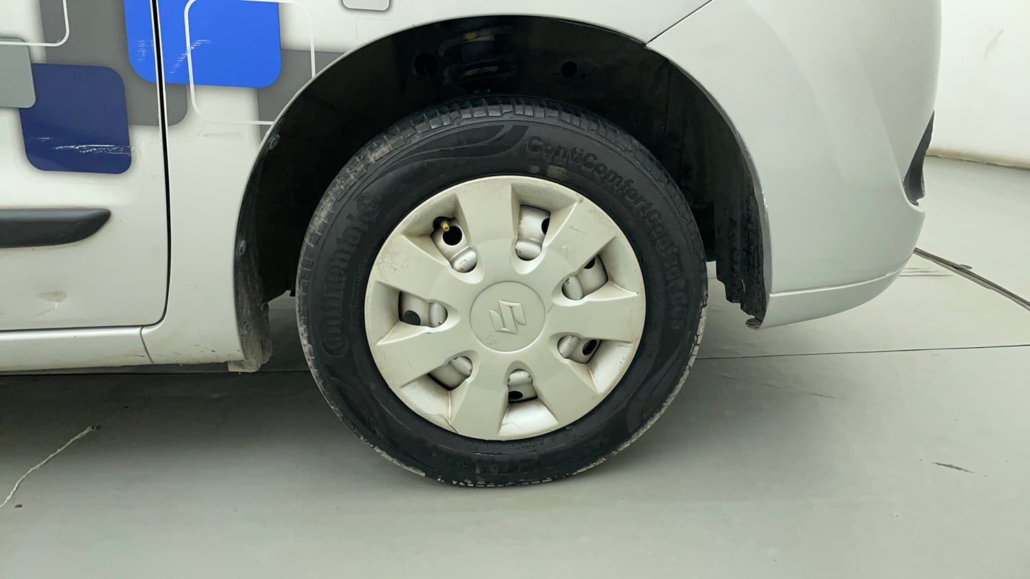 Used 2012 Maruti Suzuki Wagon R LXi Petrol Manual tyres RIGHT FRONT TYRE RIM VIEW