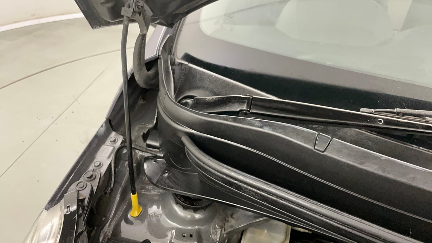 Used 2018 Hyundai Grand i10 Magna 1.2 Kappa VTVT Petrol Manual engine ENGINE RIGHT SIDE HINGE & APRON VIEW