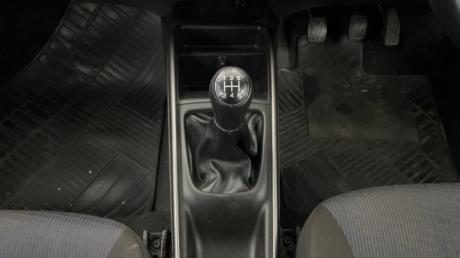 Used 2020 Maruti Suzuki Baleno Zeta Petrol Manual interior GEAR  KNOB VIEW