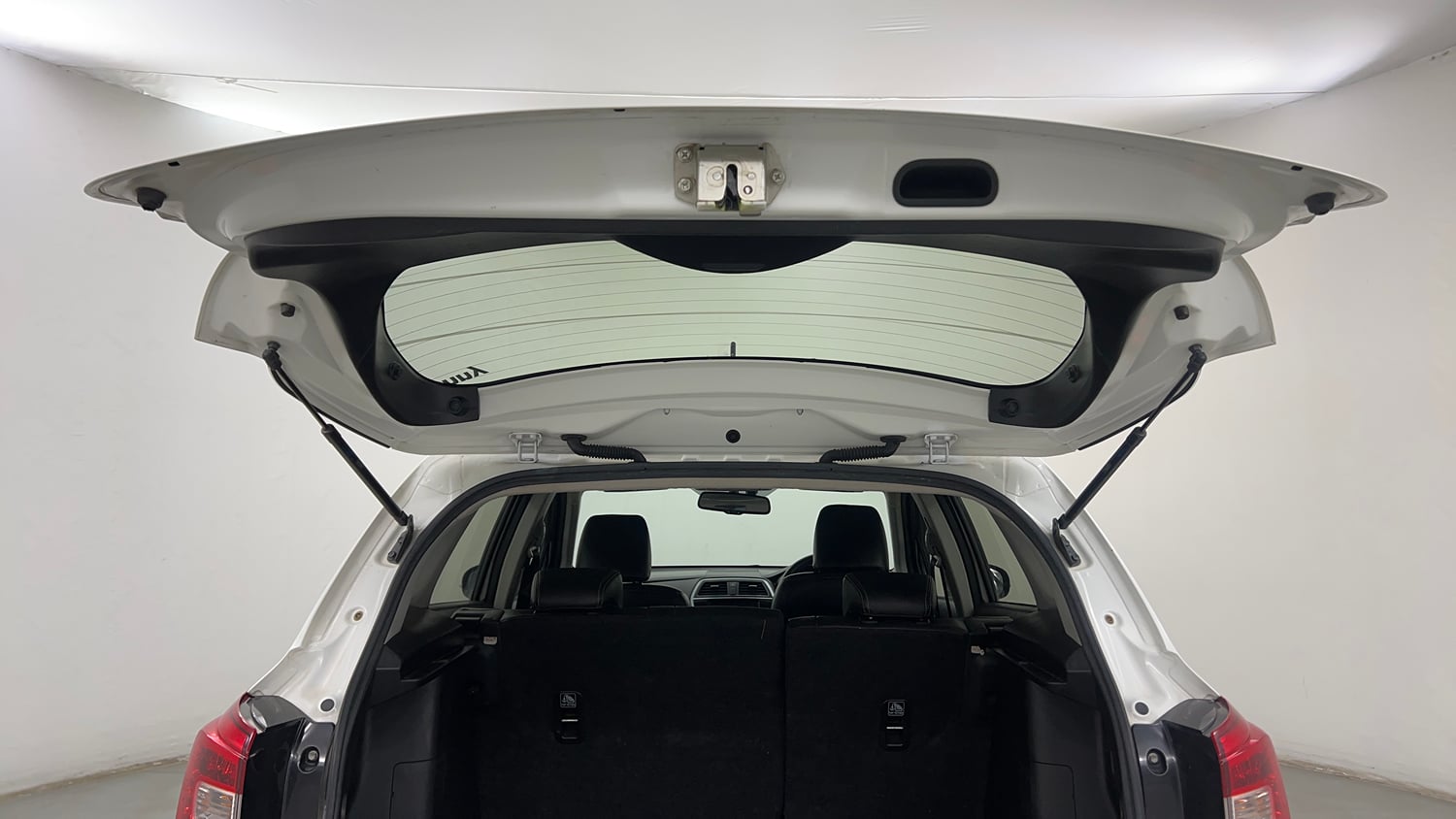 Used 2021 Maruti Suzuki S-Cross Alpha Petrol Manual interior DICKY DOOR OPEN VIEW