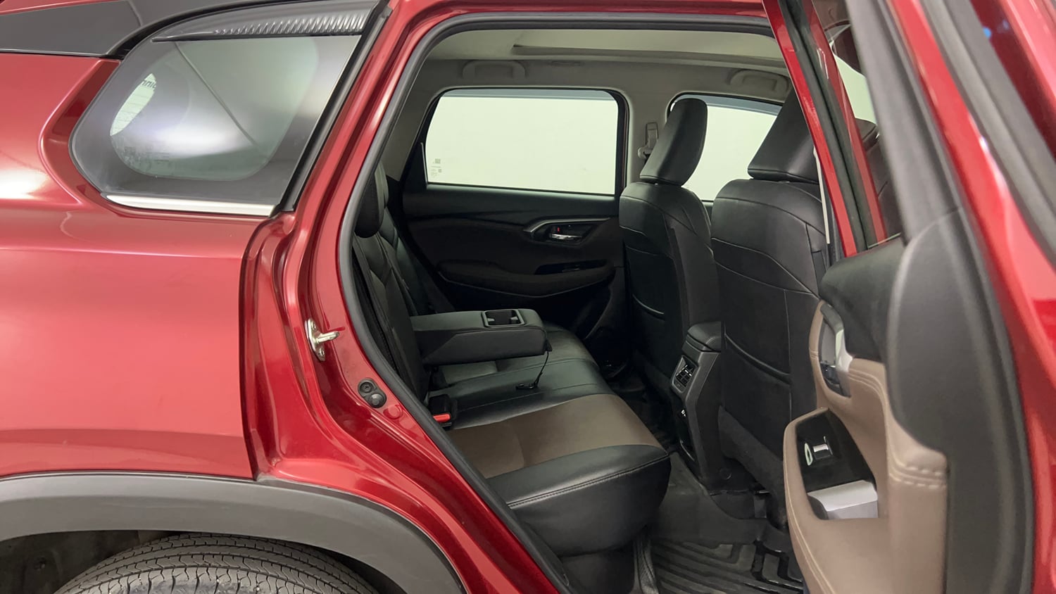 Used 2023 Toyota Urban Cruiser Hyryder V Hybrid Hybrid Automatic interior RIGHT SIDE REAR DOOR CABIN VIEW
