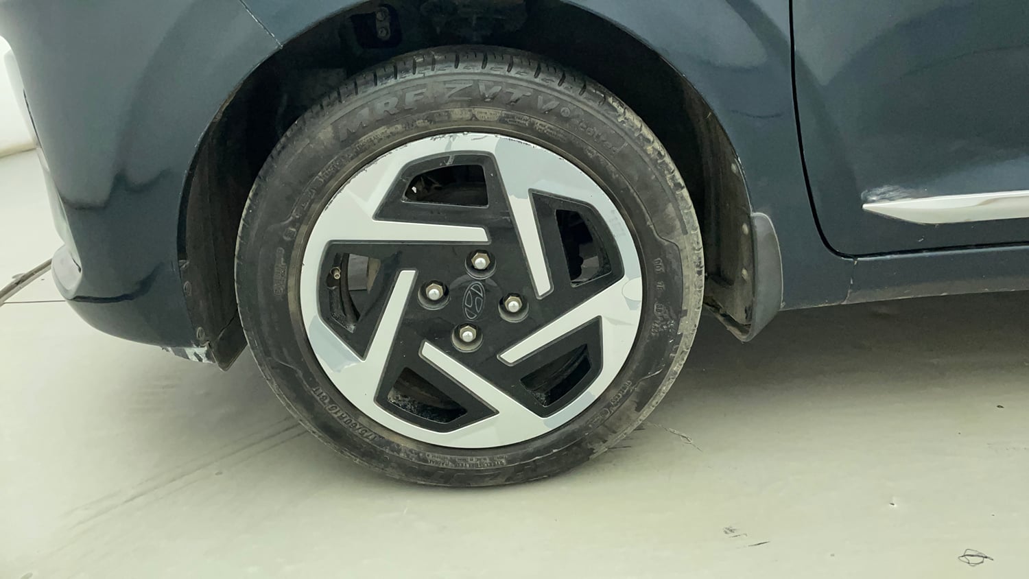 Used 2024 Hyundai Grand i10 Nios Corporate1.2 Kappa Petrol Manual tyres LEFT FRONT TYRE RIM VIEW