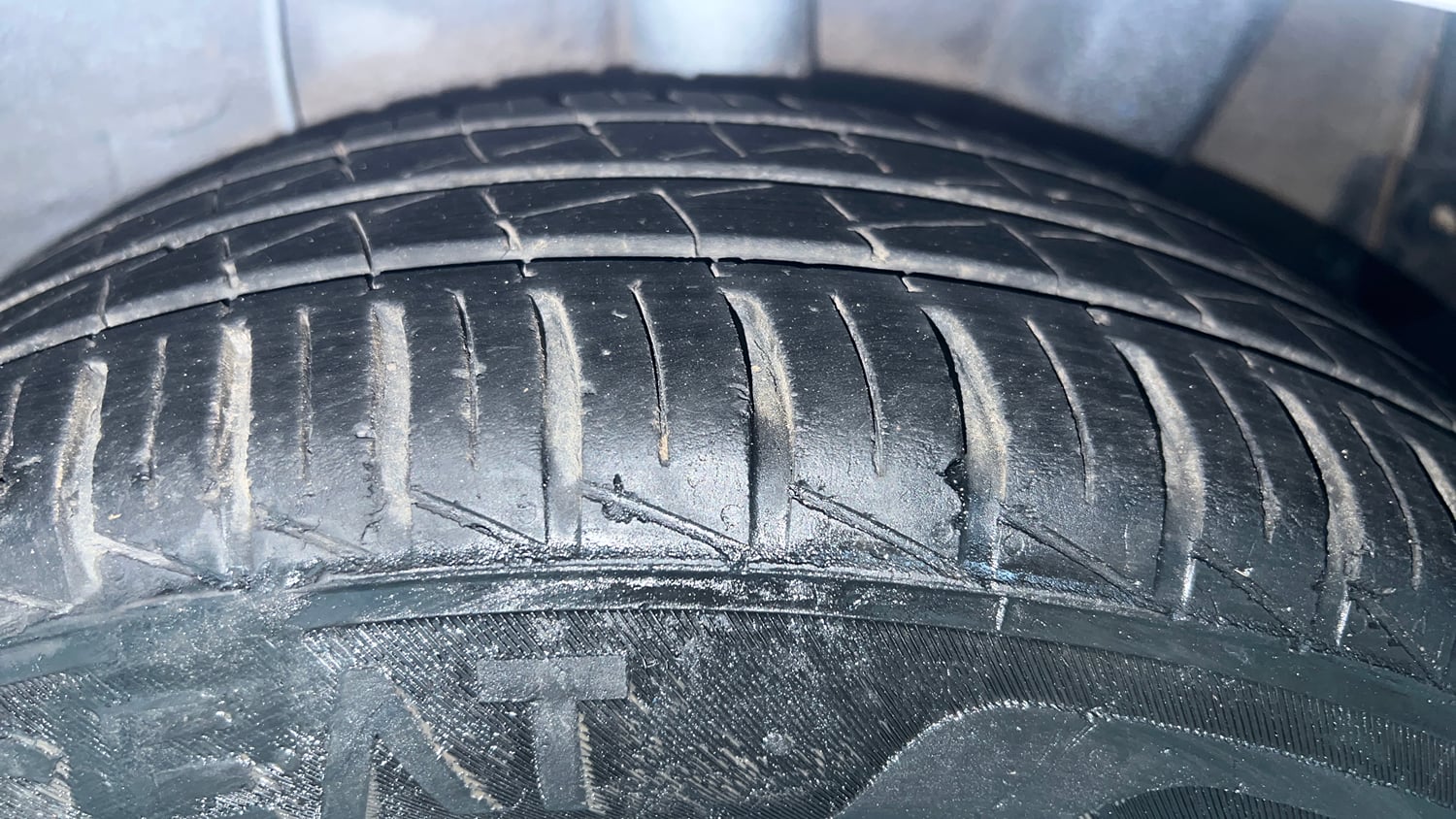 Used 2024 Hyundai Grand i10 Nios Magna 1.2 Kappa Petrol+CNG (Outside Fitted) Cng Manual tyres LEFT REAR TYRE TREAD VIEW