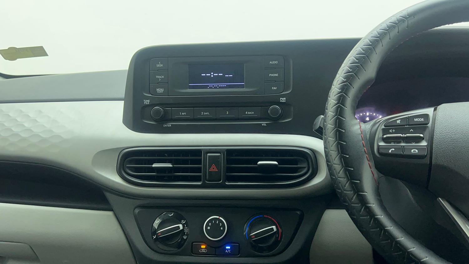 Used 2024 Hyundai Grand i10 Nios Magna 1.2 Kappa Petrol+CNG (Outside Fitted) Cng Manual top_features Integrated (in-dash) music system