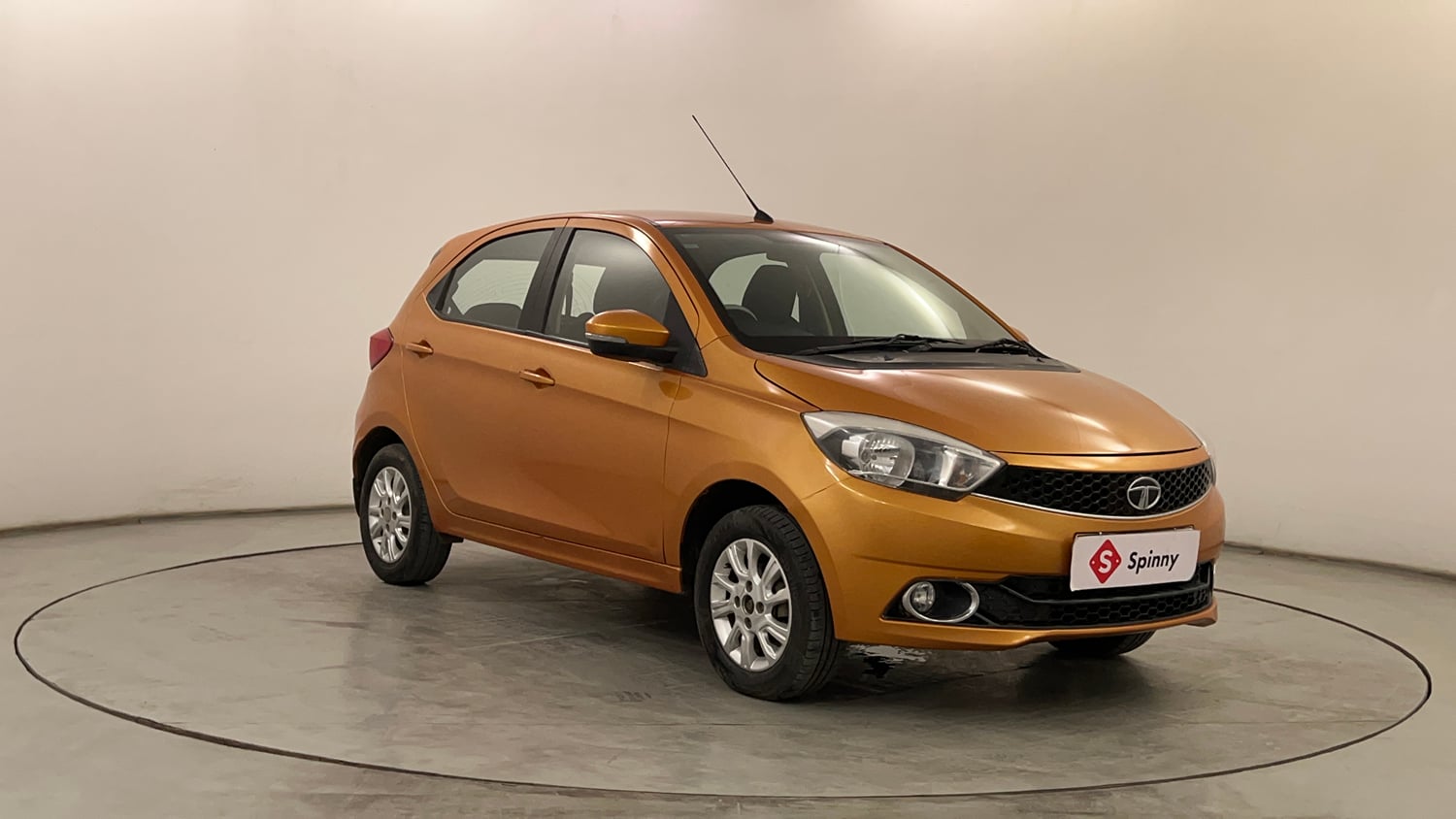 Used 2016 Tata Tiago Revotron XZ Petrol Manual exterior RIGHT FRONT CORNER VIEW