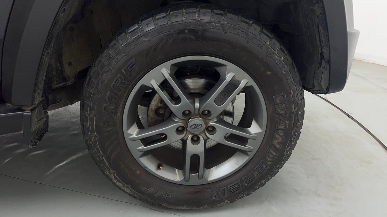 Used 2022 mahindra Thar LX Hard Top Petrol AT 4WD Petrol Automatic tyres RIGHT FRONT TYRE RIM VIEW