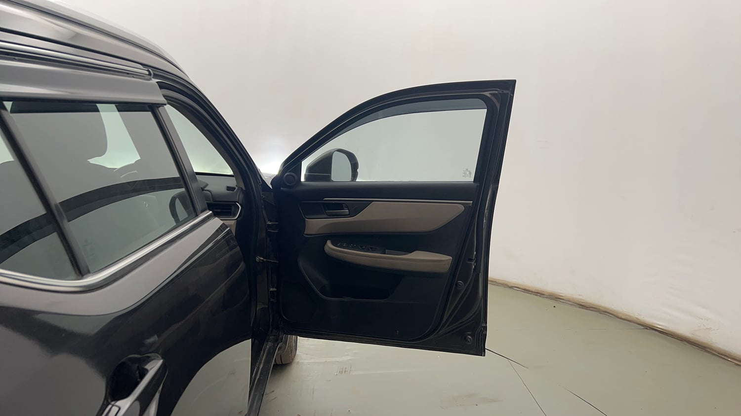 Used 2023 Honda Elevate VX MT Petrol Manual interior RIGHT FRONT DOOR OPEN VIEW