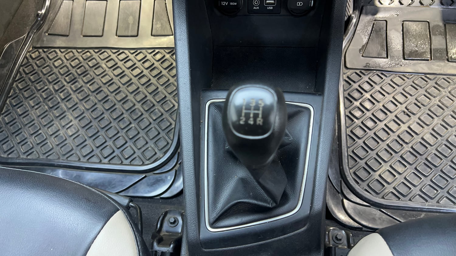Used 2019 Hyundai Elite i20 Sportz Plus 1.2 Petrol Manual interior GEAR  KNOB VIEW