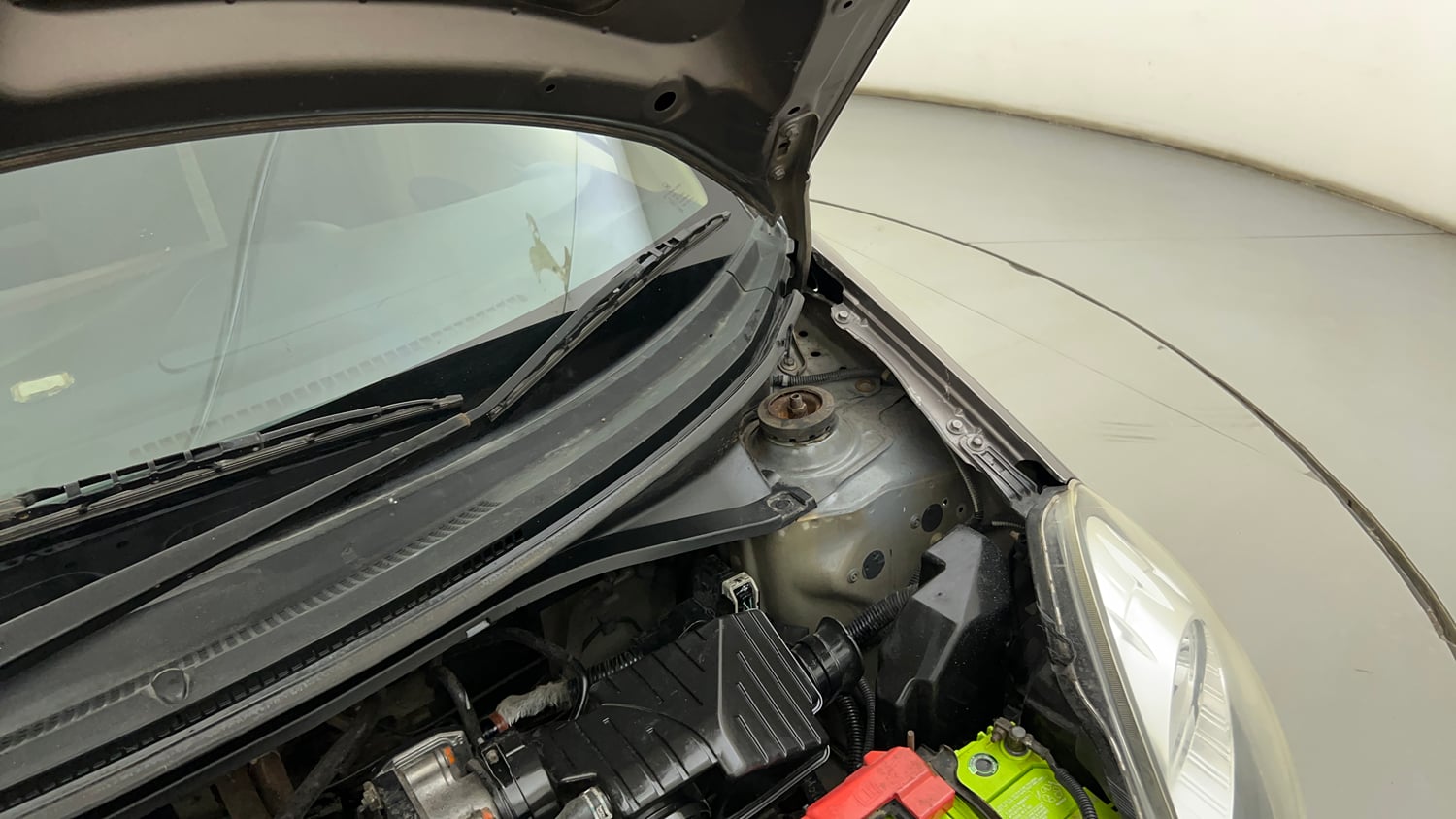 Used 2013 Honda Amaze 1.2 S i-VTEC Petrol Manual engine ENGINE LEFT SIDE HINGE & APRON VIEW