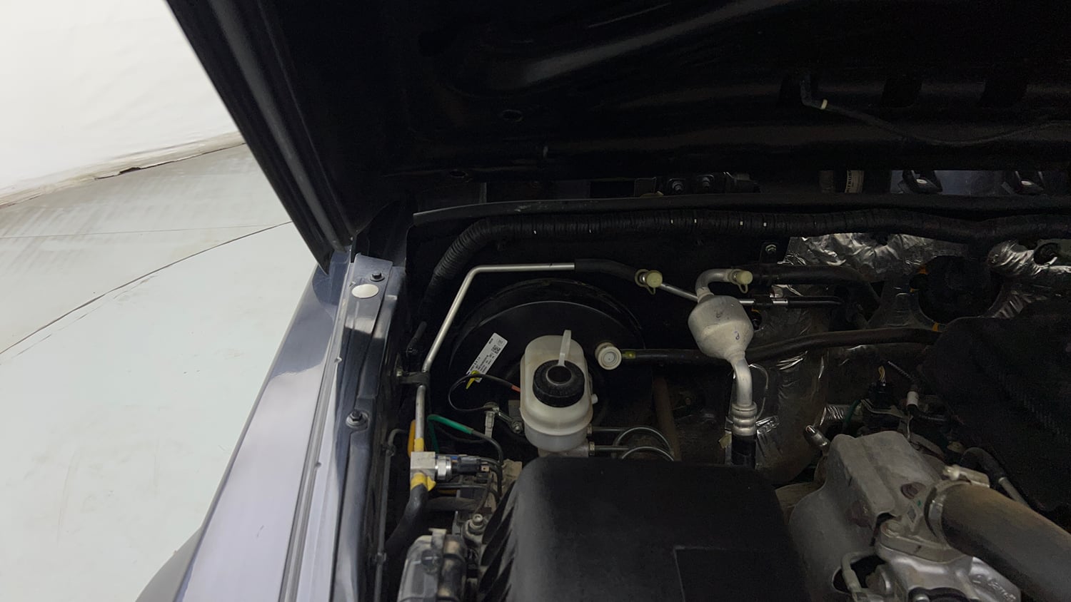 Used 2022 mahindra Thar LX Hard Top Petrol AT 4WD Petrol Automatic engine ENGINE RIGHT SIDE HINGE & APRON VIEW
