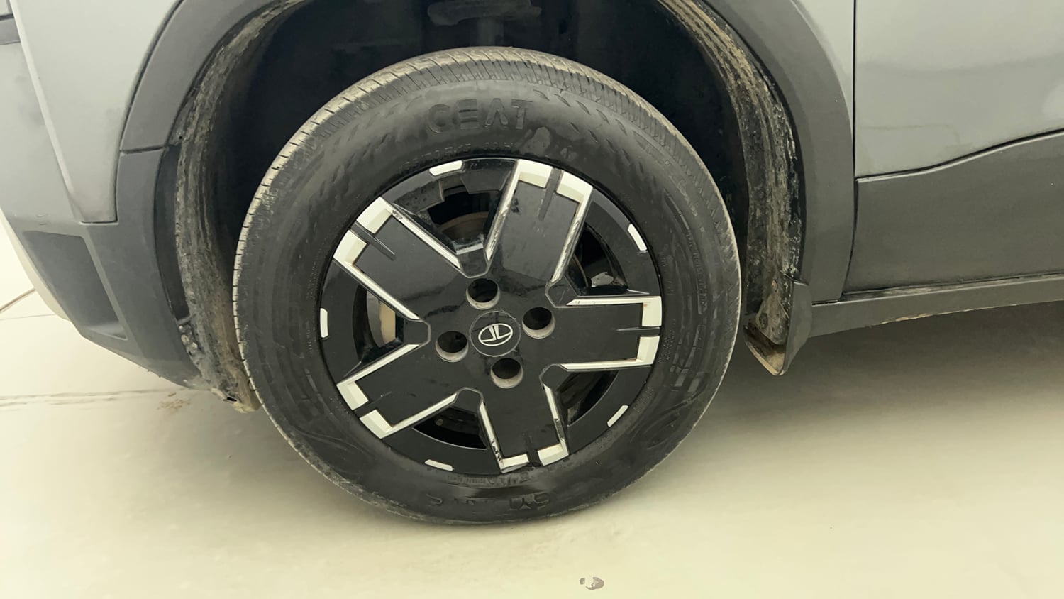 Used 2026 Tata Punch Adventure CNG Automatic Cng Automatic tyres LEFT FRONT TYRE RIM VIEW