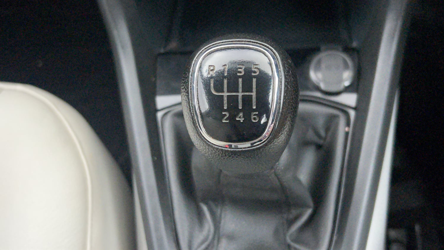 Used 2022 Skoda Kushaq Active 1.0 TSI MT Petrol Manual interior GEAR  KNOB VIEW