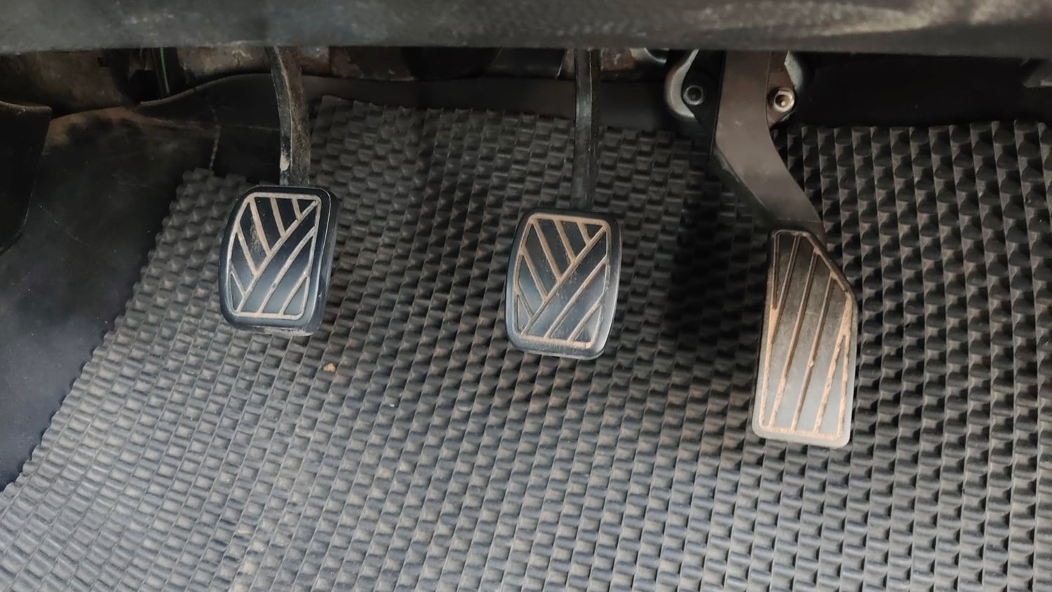 Used 2013 Maruti Suzuki Swift VDi Diesel Manual interior PEDALS VIEW