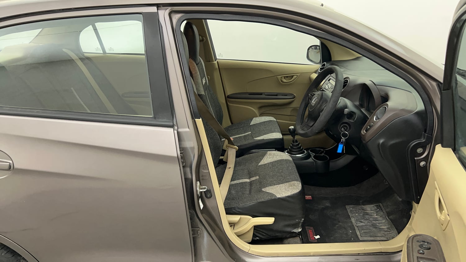 Used 2013 Honda Amaze 1.2 S i-VTEC Petrol Manual interior RIGHT SIDE FRONT DOOR CABIN VIEW
