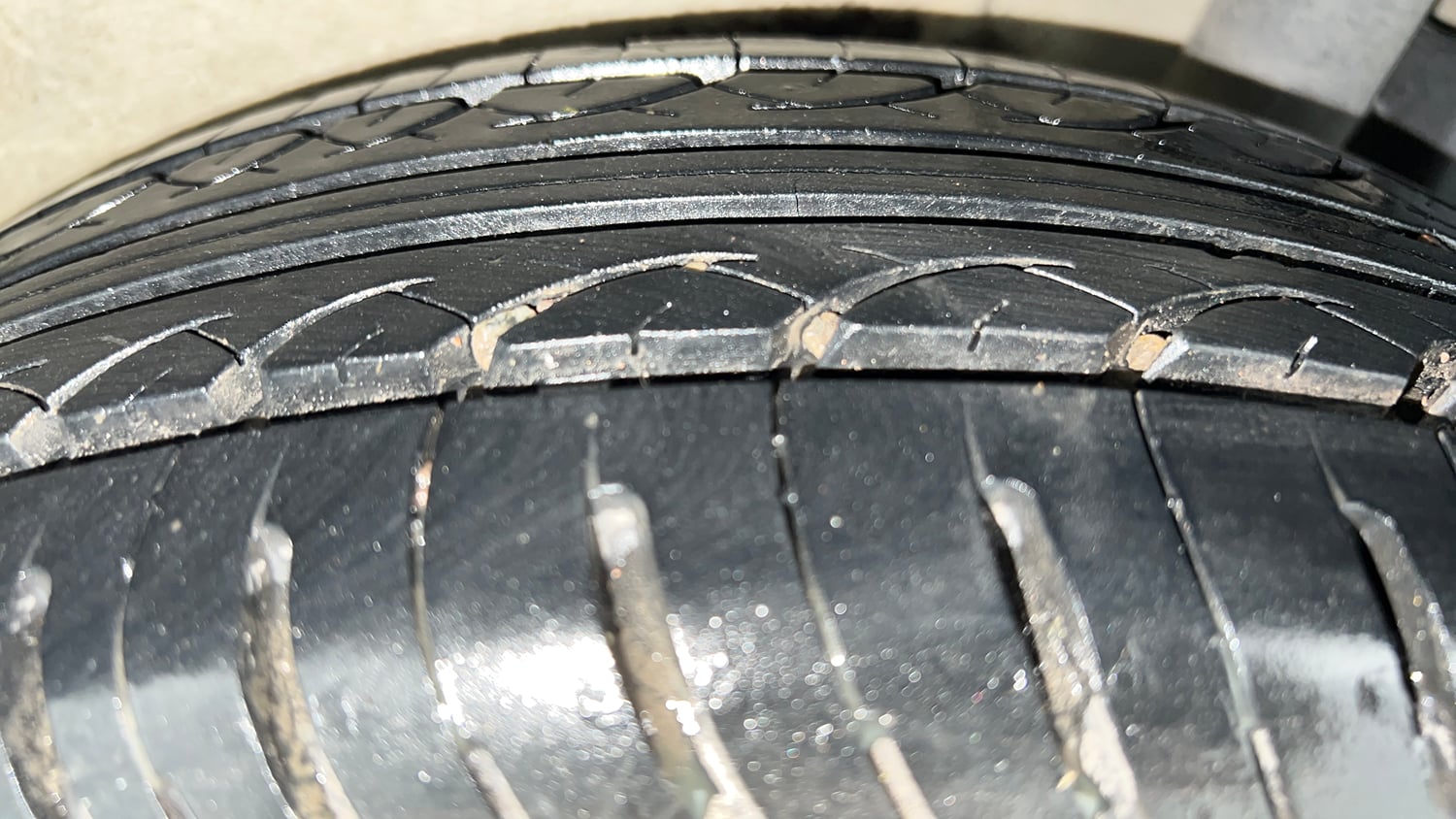 Used 2020 Maruti Suzuki Ignis Zeta 1.2 AMT Petrol Automatic tyres LEFT REAR TYRE TREAD VIEW