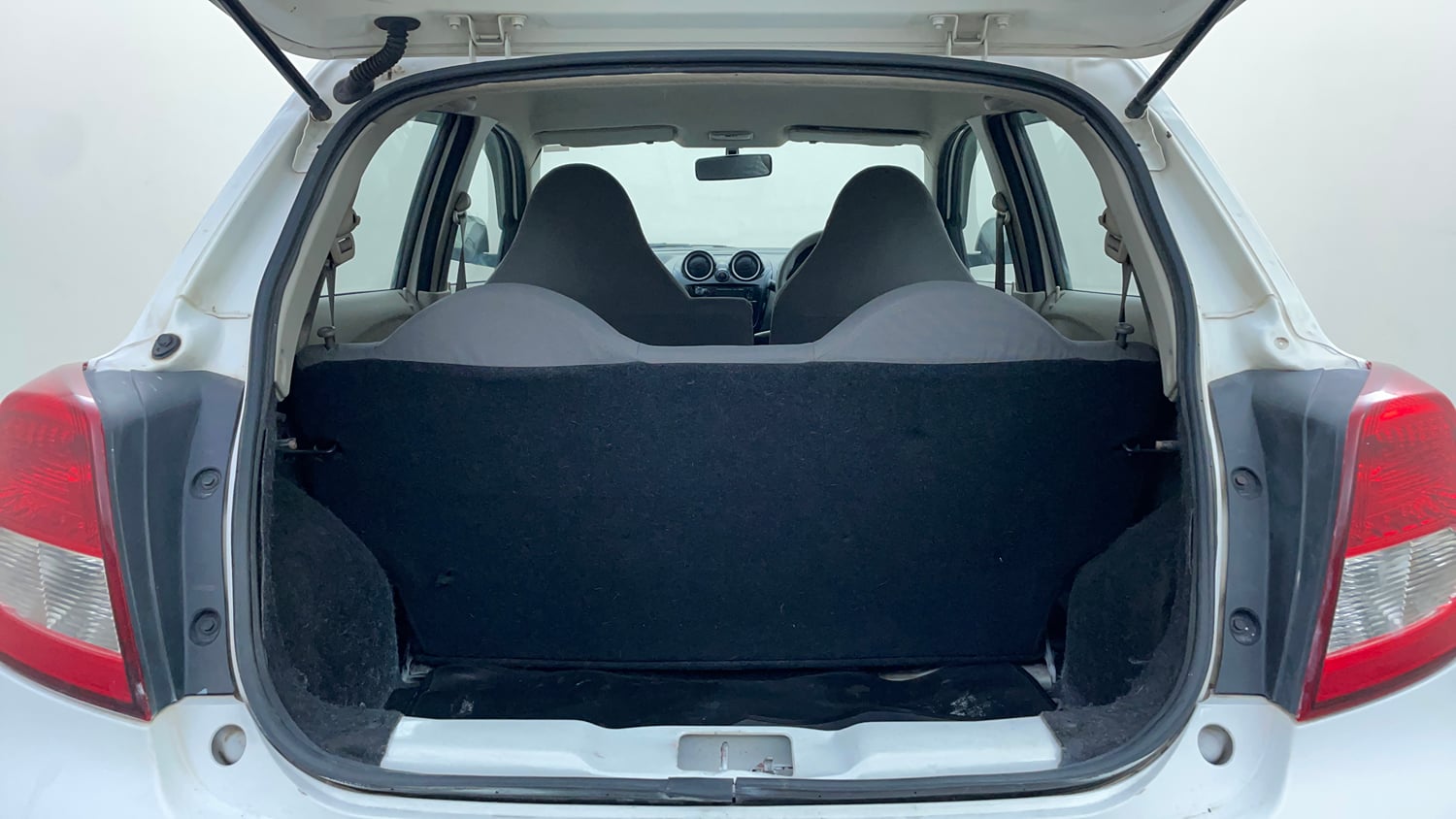 Used 2016 Datsun GO T Petrol Manual interior DICKY INSIDE VIEW