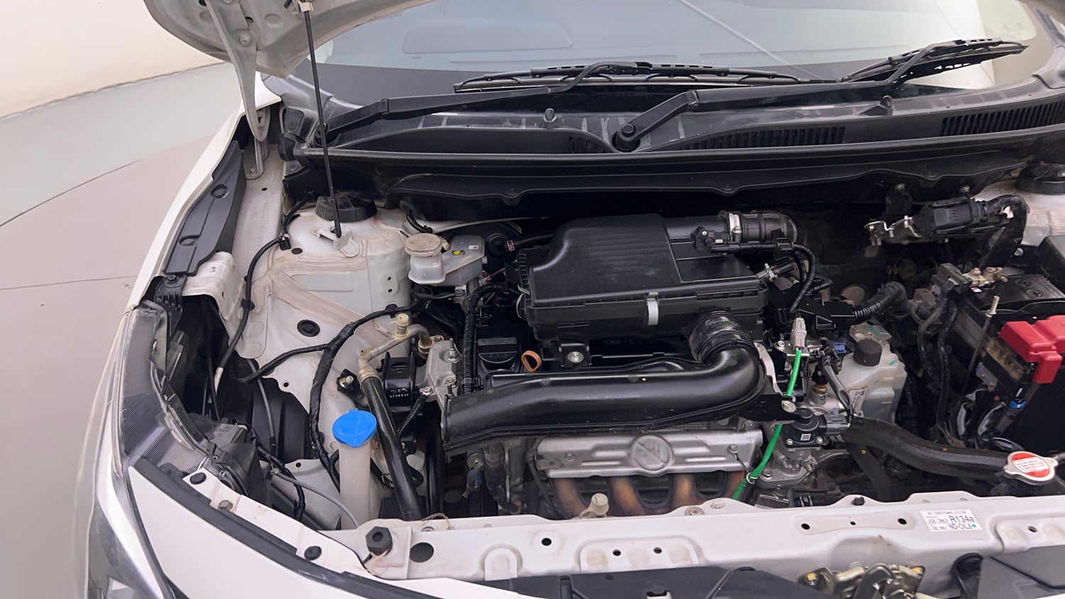 Used 2023 Maruti Suzuki Baleno Alpha AGS Petrol Automatic engine ENGINE RIGHT SIDE HINGE & APRON VIEW
