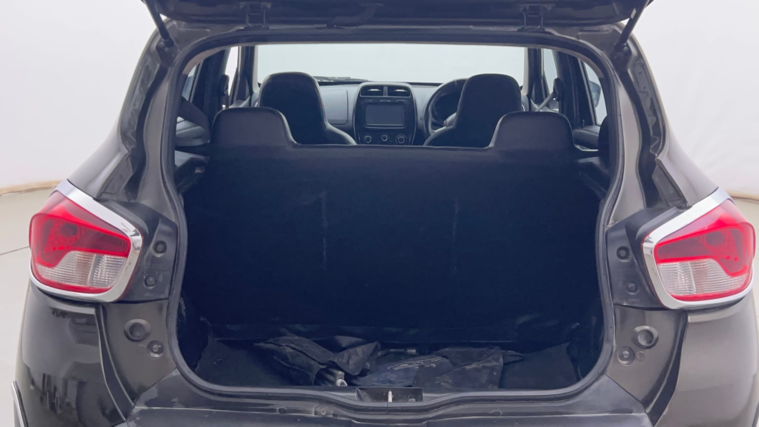 Used 2017 Renault Kwid RXT (O) 1.0 SCE Edition Petrol Manual interior DICKY INSIDE VIEW