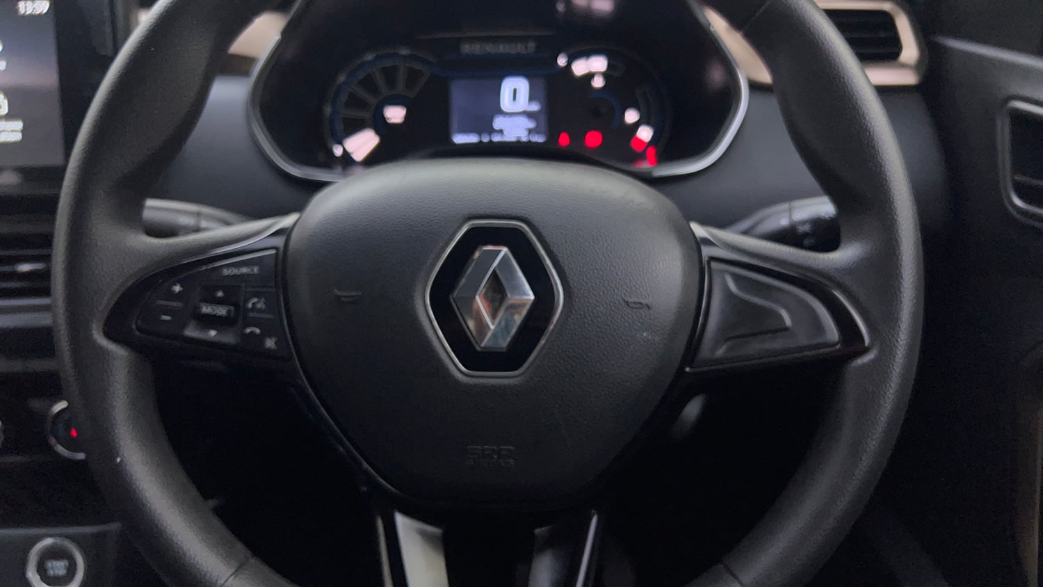 Used 2021 Renault Kiger RXT MT Dual Tone Petrol Manual top_features Airbags