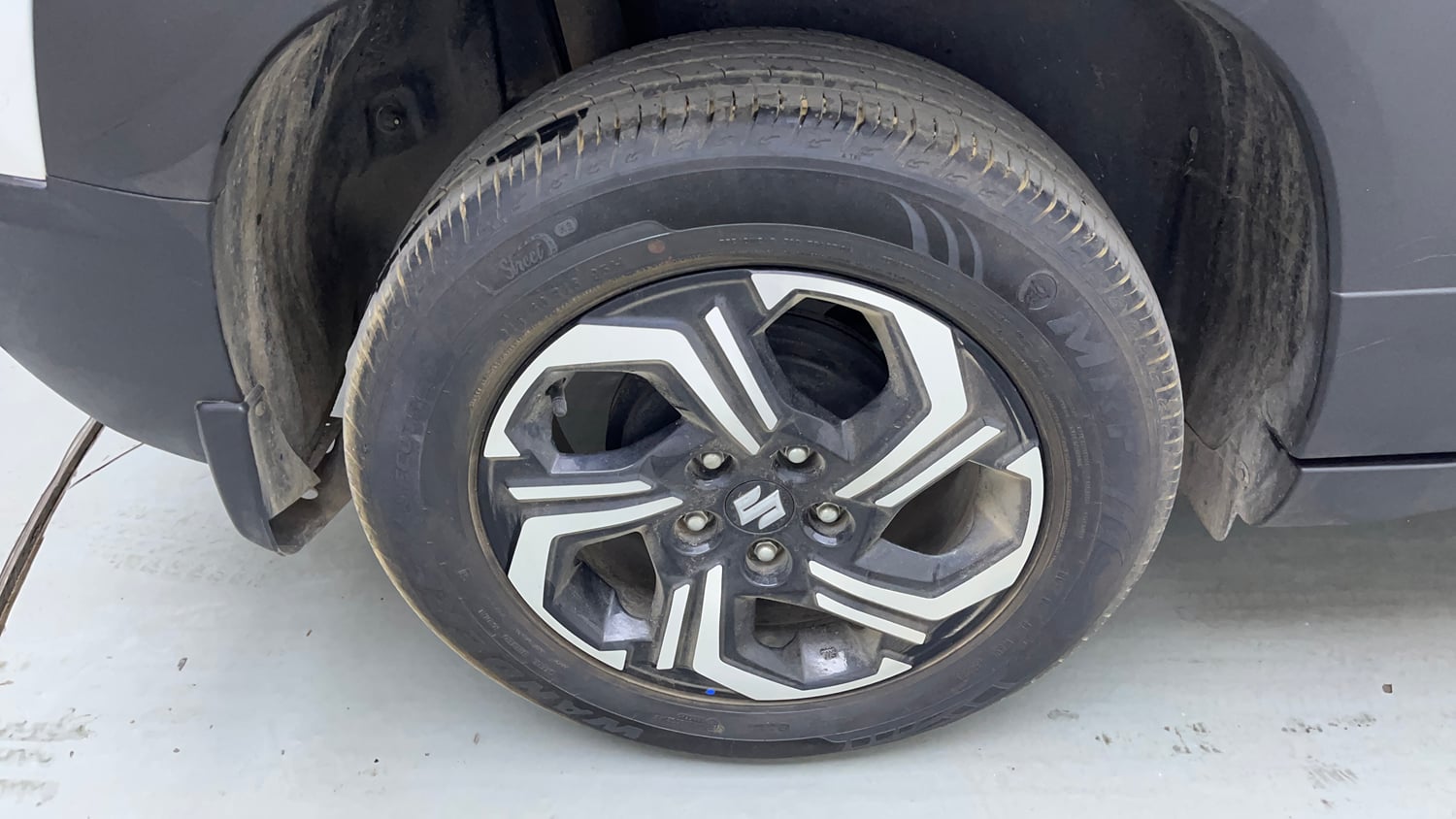 Used 2023 Maruti Suzuki Brezza ZXi Plus Petrol Manual tyres RIGHT REAR TYRE RIM VIEW