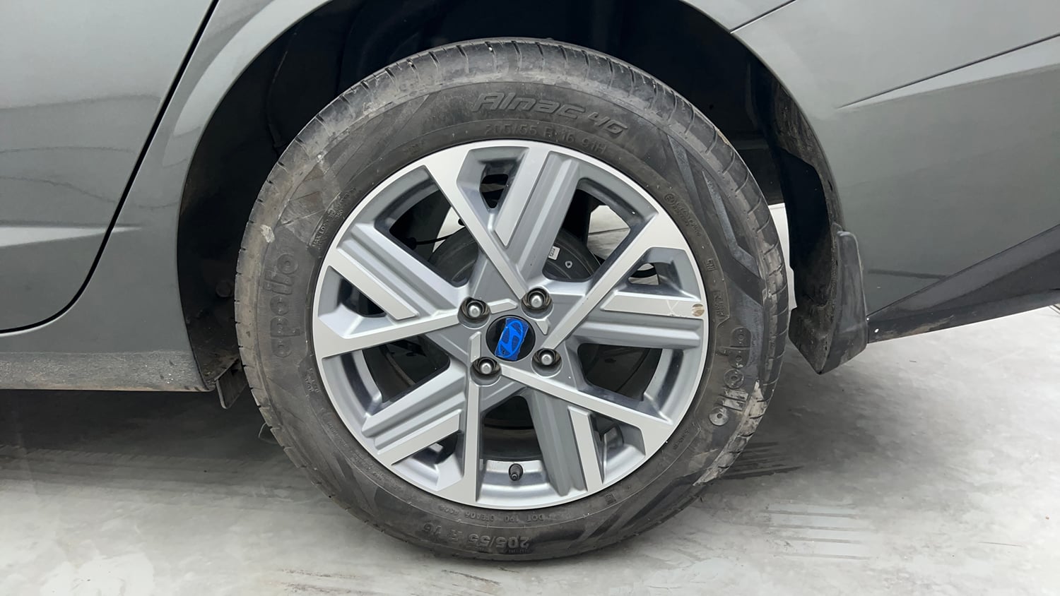 Used 2024 Hyundai Verna SX (O) 1.5 Petrol IVT Petrol Automatic tyres LEFT REAR TYRE RIM VIEW