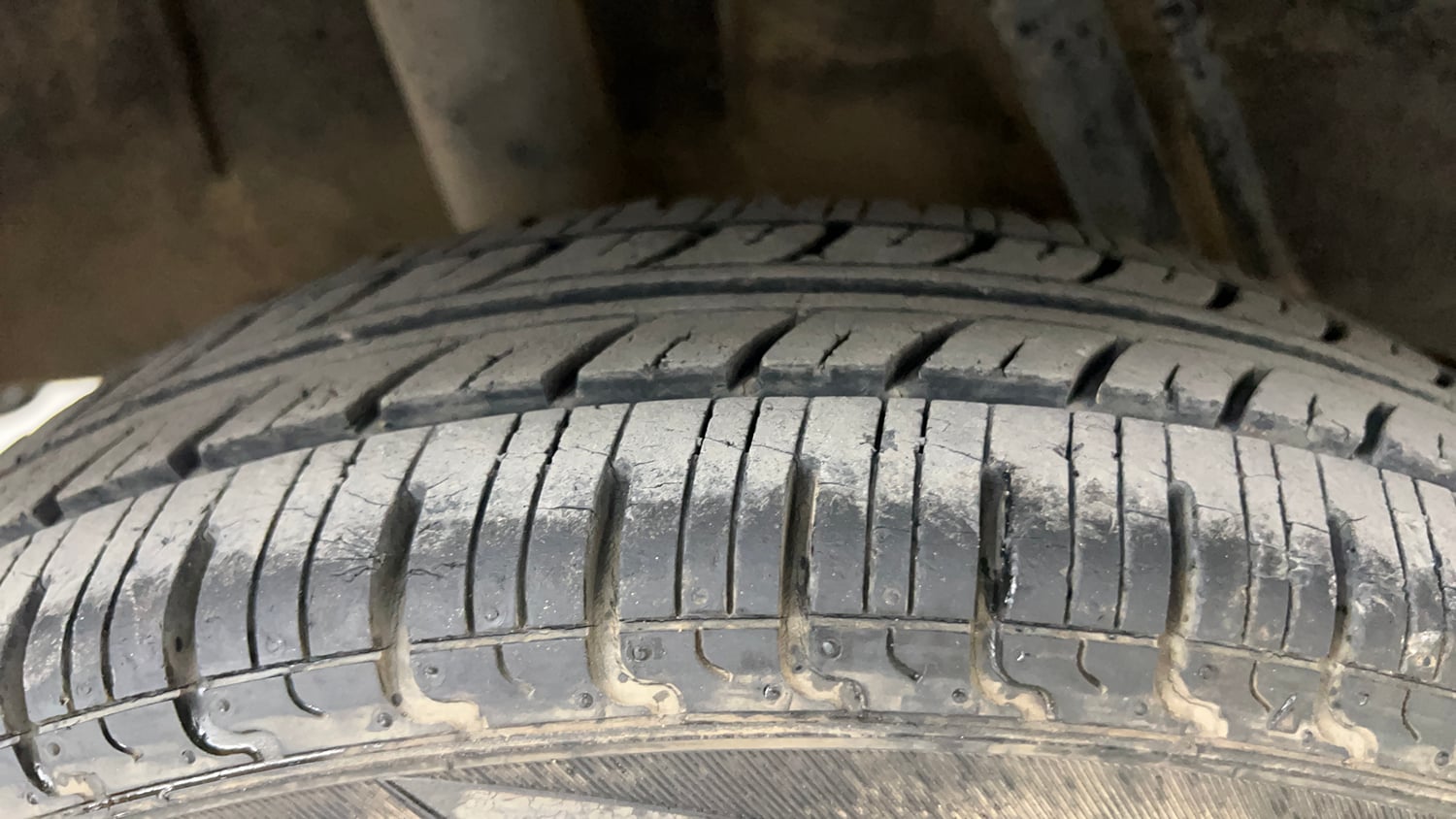 Used 2016 Renault Kwid RXT Petrol Manual tyres RIGHT REAR TYRE TREAD VIEW