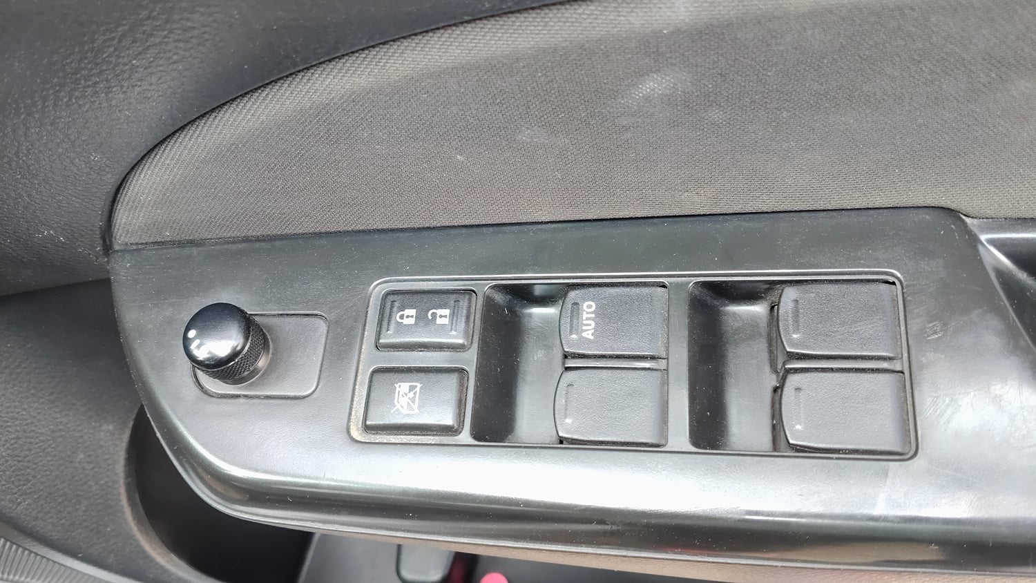 Used 2013 Maruti Suzuki Swift VDi Diesel Manual top_features One touch-down power windows